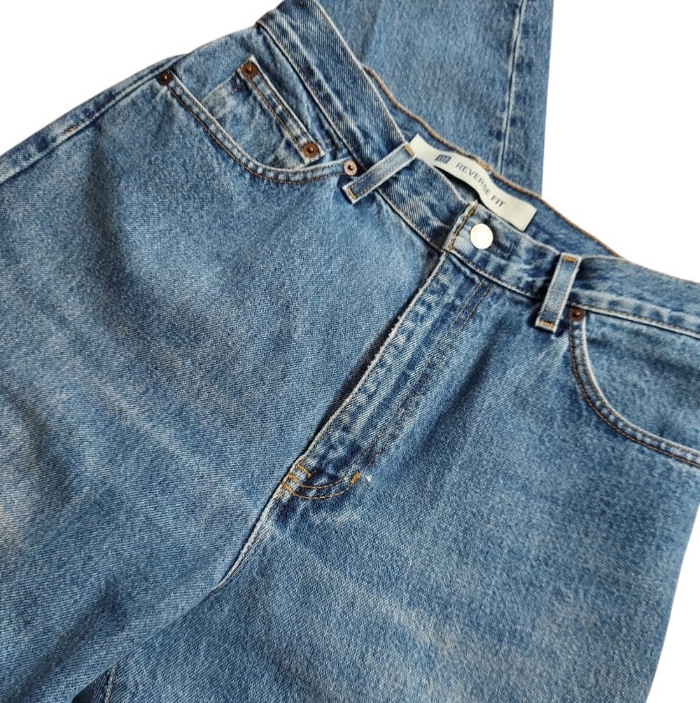 GAP Reverse Fit High Waisted Tapered Leg Mom Jean - Picture 2 of 7